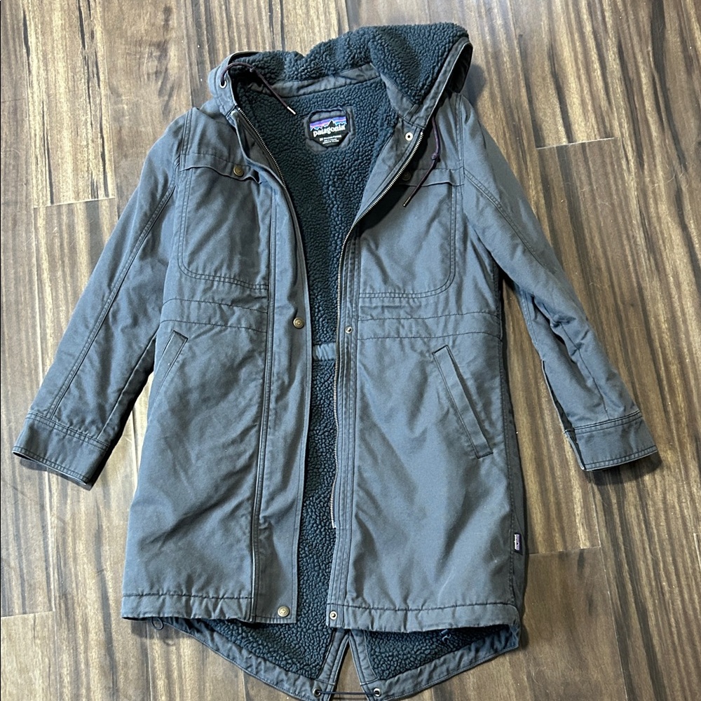 Women’s Navy Blue Patagonia Fleece-lined work jacket